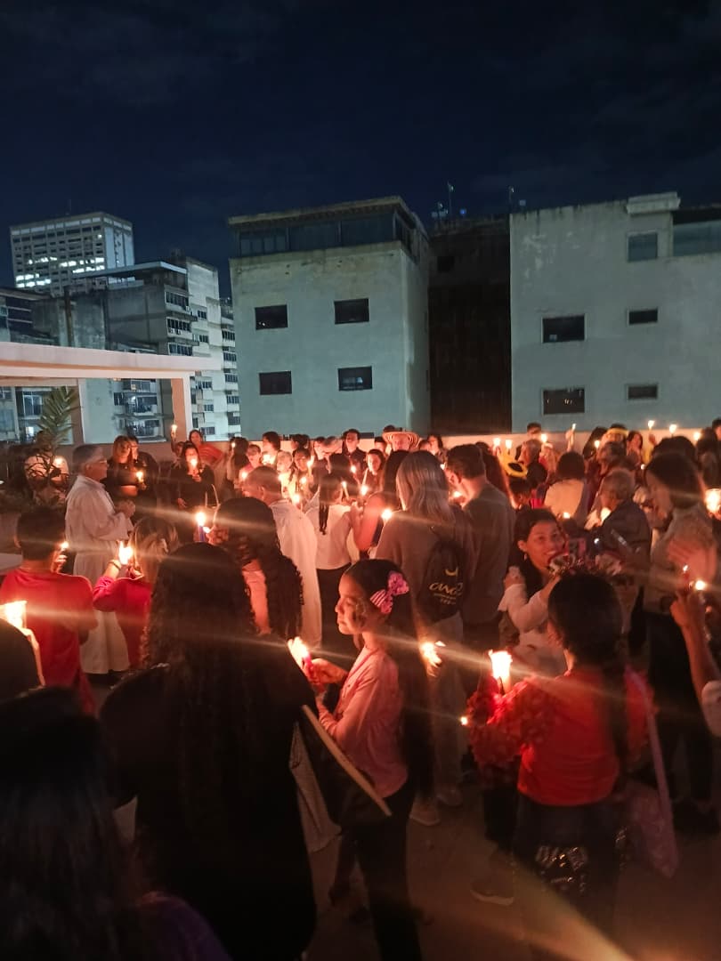 Lazos Fuertes por la Tradición: Embajada y Consulado lideran en Caracas la Gran Fiesta del Día de las Velitas para Unir a los Colombianos