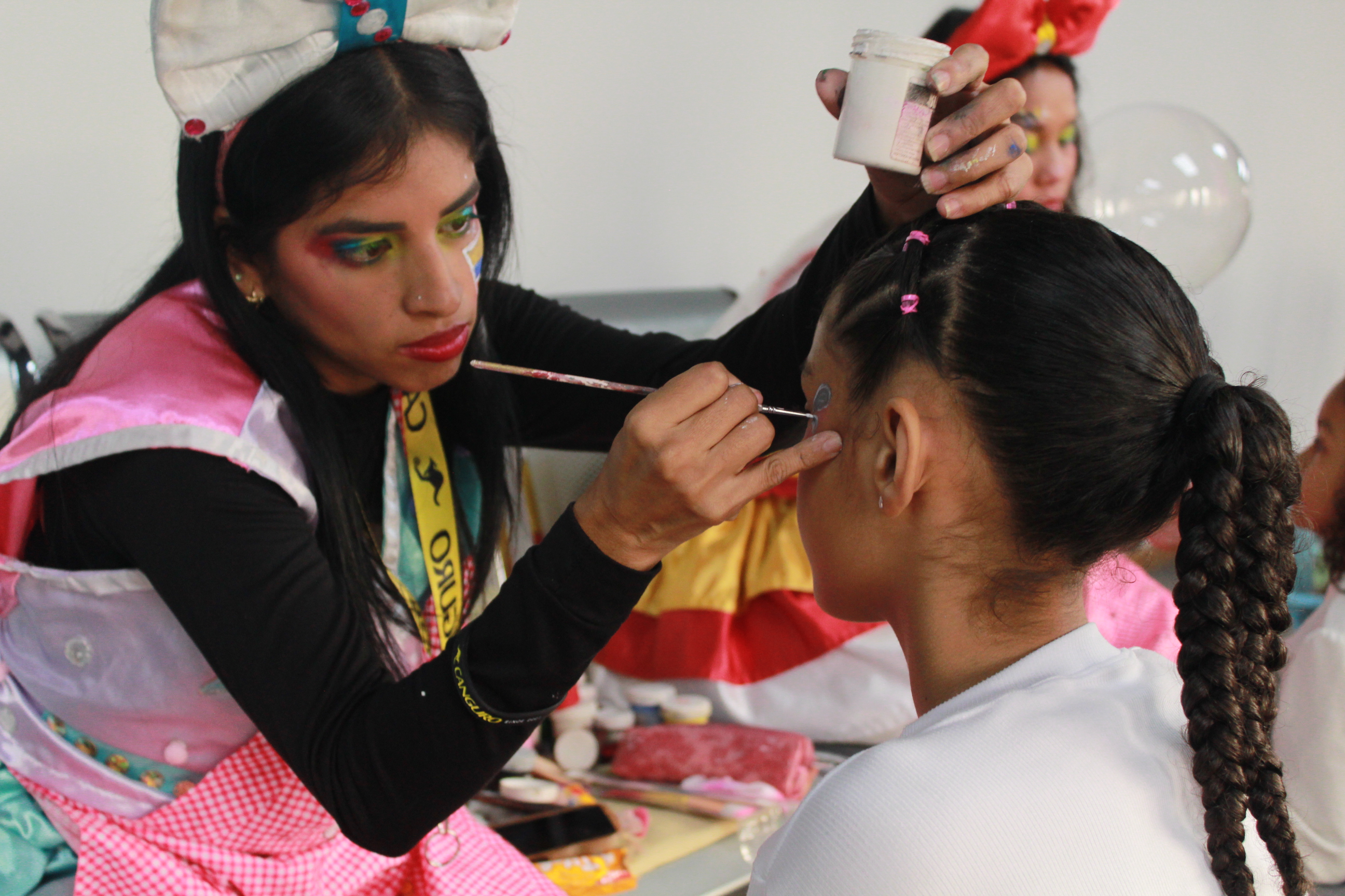 Lazos Fuertes por la Tradición: Embajada y Consulado lideran en Caracas la Gran Fiesta del Día de las Velitas para Unir a los Colombianos